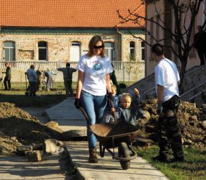 A gyerekek is élevezték a kalákát